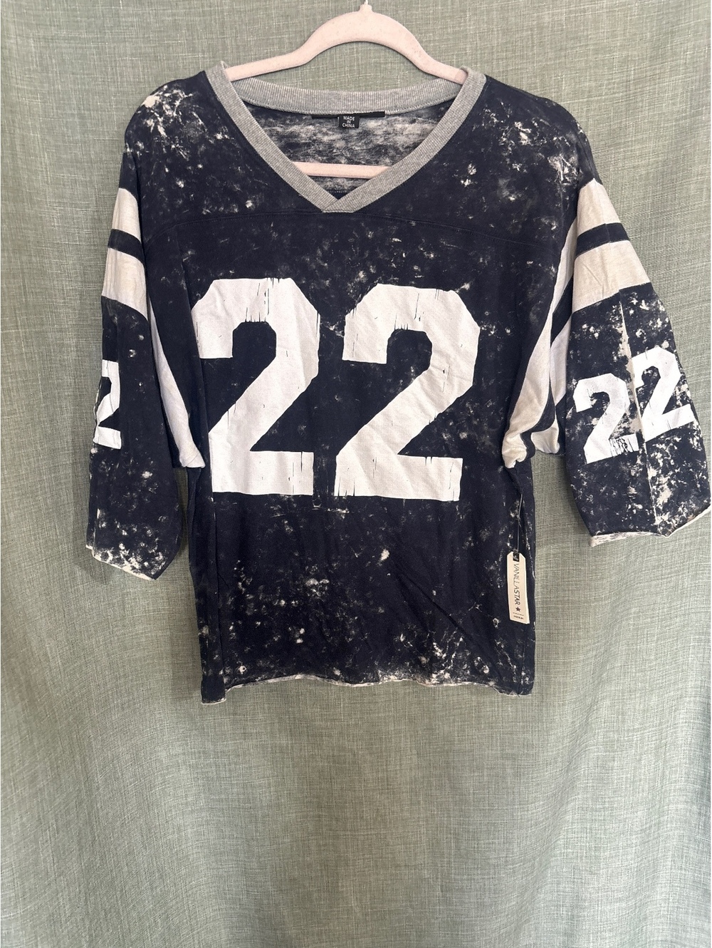 Vanilla Star Black and White Number 22 V-Neck Sports Style Shirt Medium